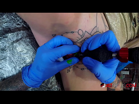❤️ Äärimmäisen tatuoitu hottie Sully Savage sai tatuoinnin klitorikseen ❤❌ Super seksi at fi.tube-sexer-com.ru